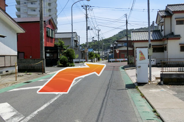 道なりに右へ